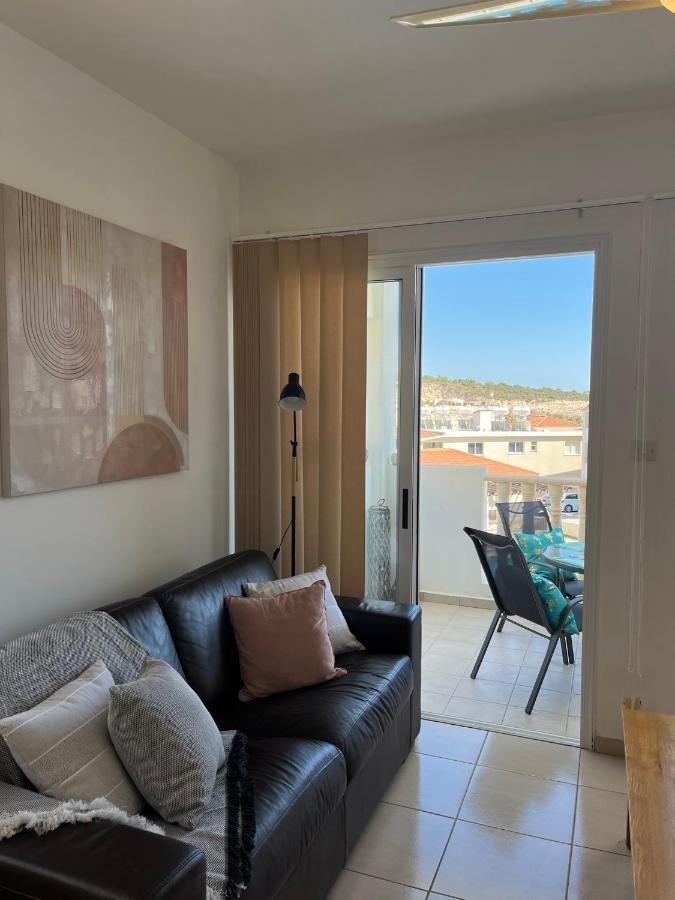Beautiful 2 Bed Apartment In Peyia Valley, Paphos Exterior photo